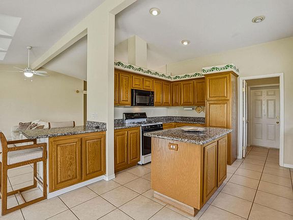 4th image of 73569 Oak Flats Dr