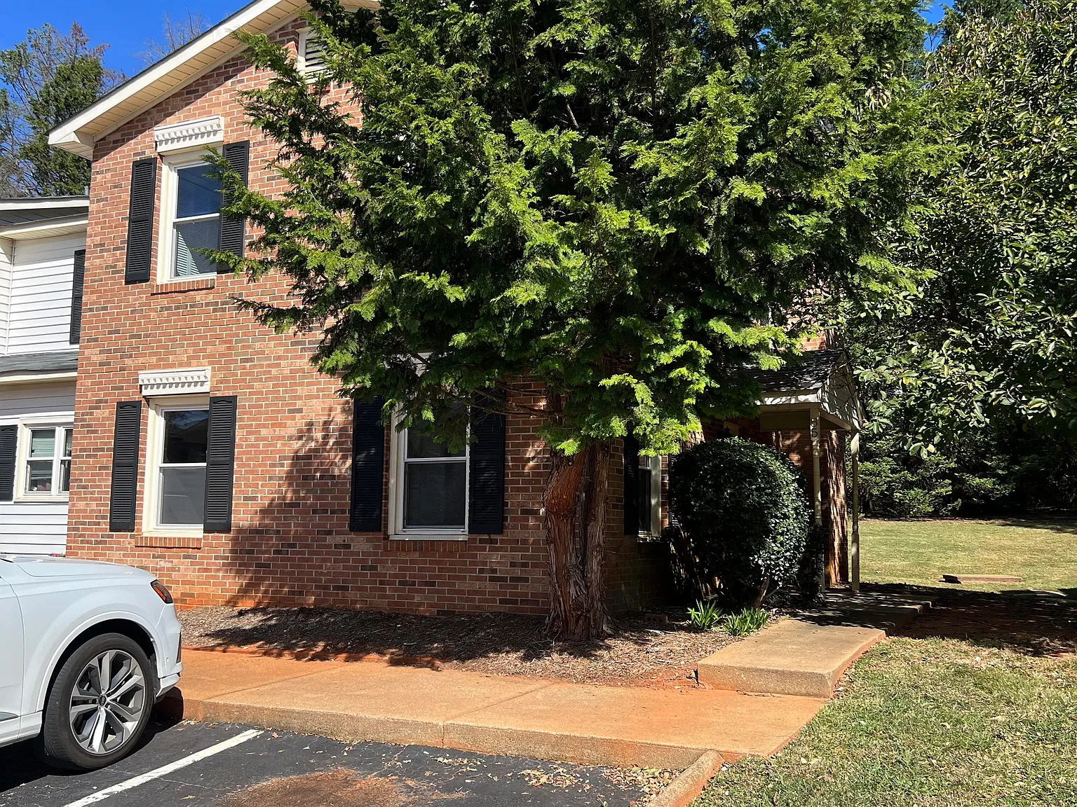3 bed, 2.5 bath, 1400 sqft, $1,495 — Photo 3
