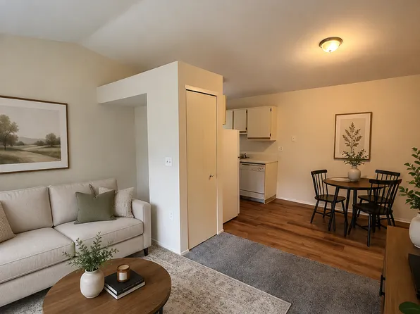 1257 Oxford Manor Ct APT 1, South Lyon, MI 48178