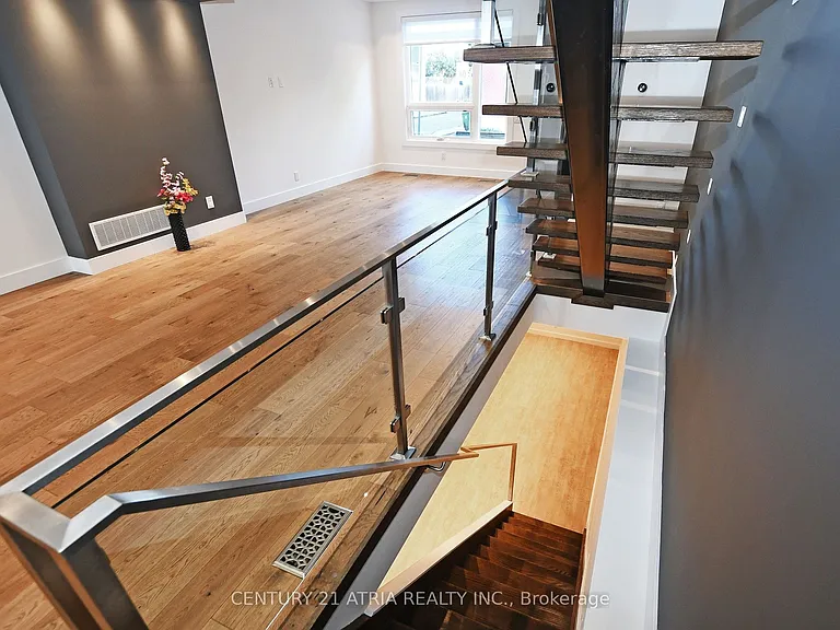 10 Palmerston Ave — Photo 42