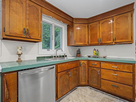 5th image of 10 Academy Avenue