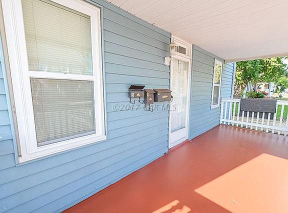 4th image of 202 E Grove St #B