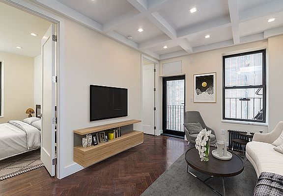 3rd image of 921 Washington Ave #802