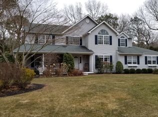 23 Frontier Trl, Manorville, NY 11949