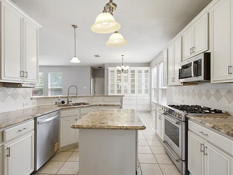 7852 Rainbow Falls Dr — Photo 10