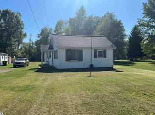 2096 E Coggins Rd, Pinconning, MI 48650
