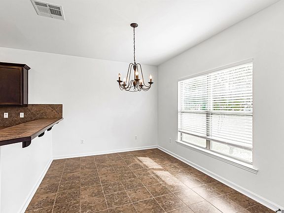 3rd image of 187 Marionbelle Dr