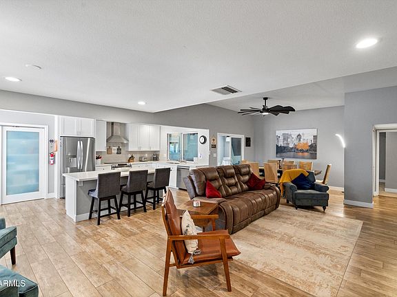 5th image of 8726 E DEVONSHIRE Avenue