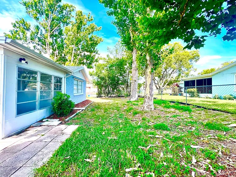 7924 Halsey Dr — Photo 15