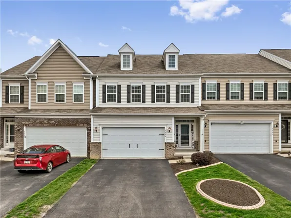 2226 Shawnee Dr S, Washington, PA 15301