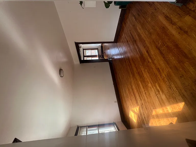 2921 Helen St #UPPER — Photo 17