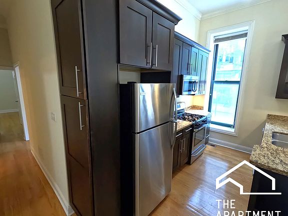 3rd image of 851 N La Salle Dr APT 1S