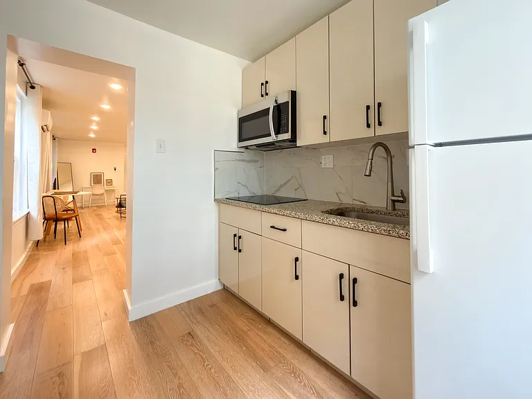 2129 Pine St #1R — Photo 9