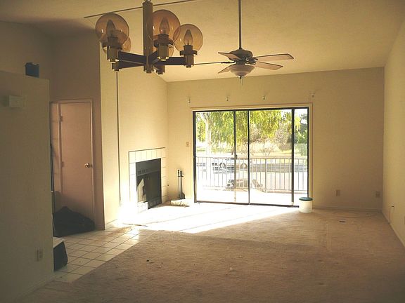 Family Room/ Fireplace
