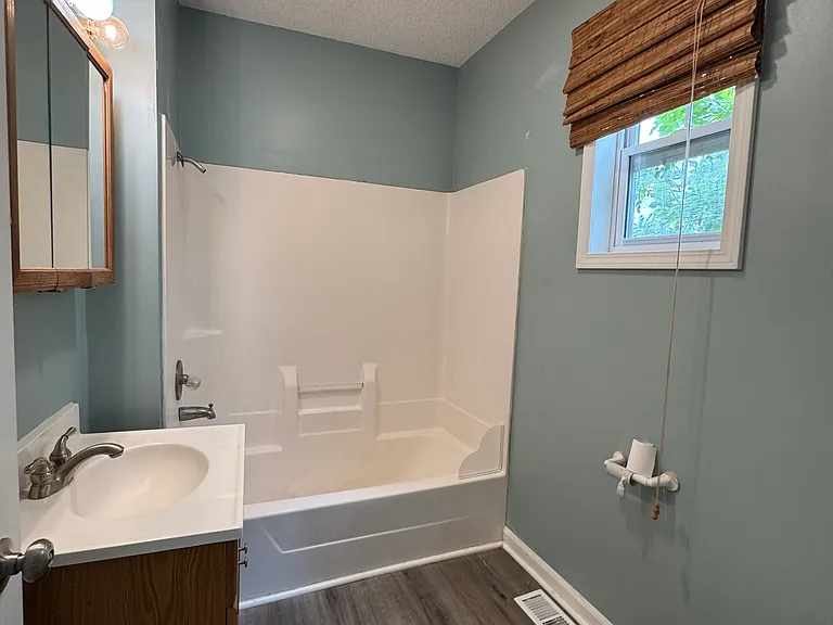 1202 Webster Ave — Photo 6