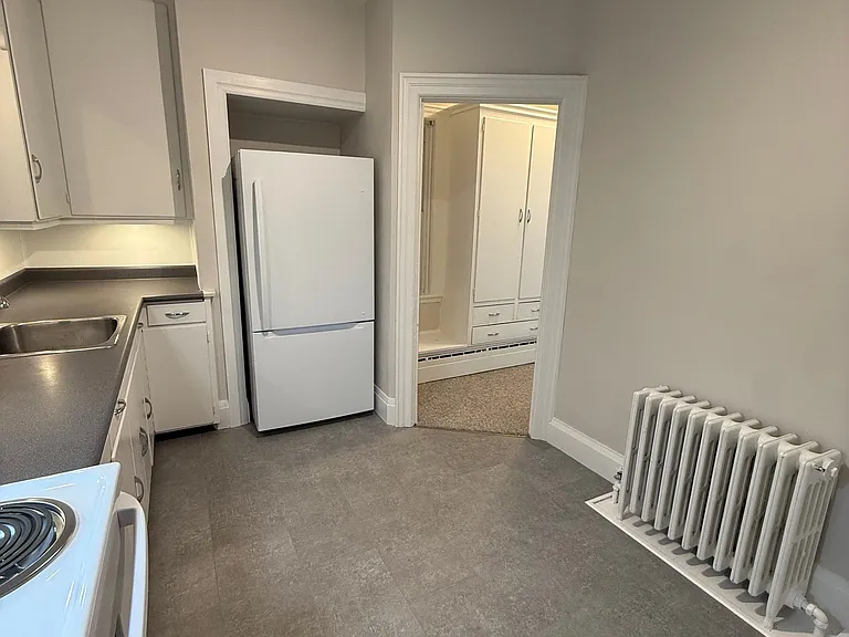59 B Wellington St E #UPPER — Photo 8