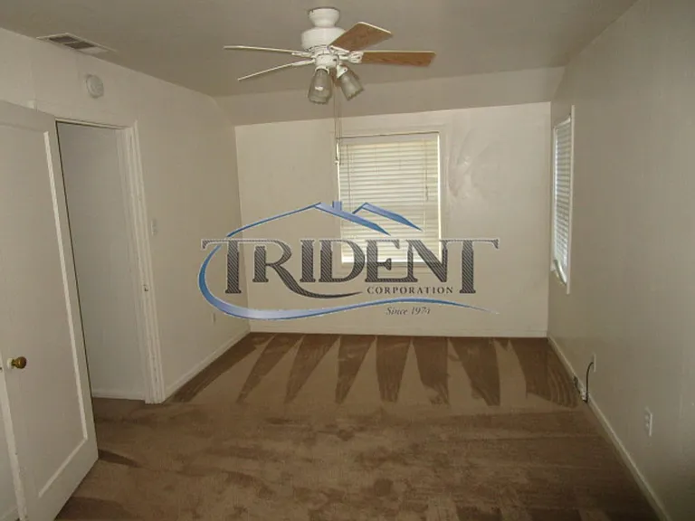 444-462 McRae Way — Photo 15