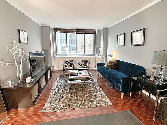 4th image of 2025 Broadway APT 9C