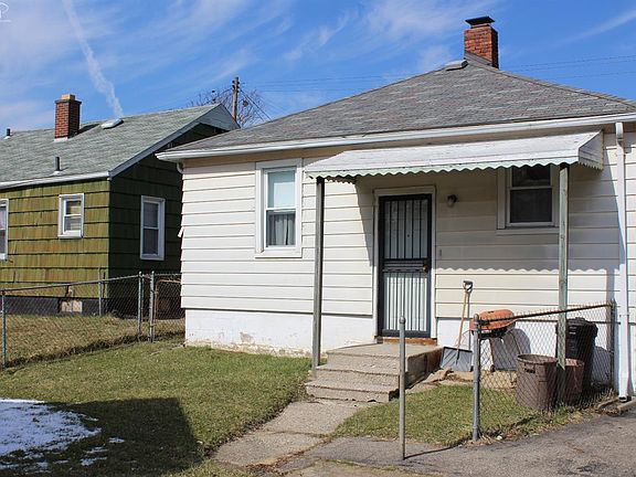 3rd image of 514 E Lorado Ave