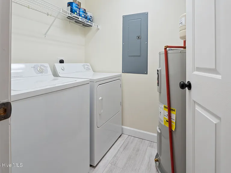 3350 Club Villas Dr #806 — Photo 22