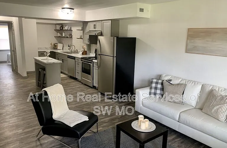 1438 E Elm St #18 — Photo 9