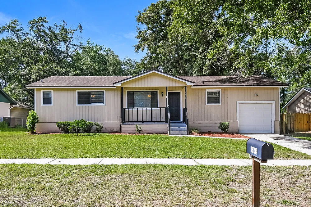 3 bed, 2.0 bath, 1260 sqft, $1,560 — Photo 1