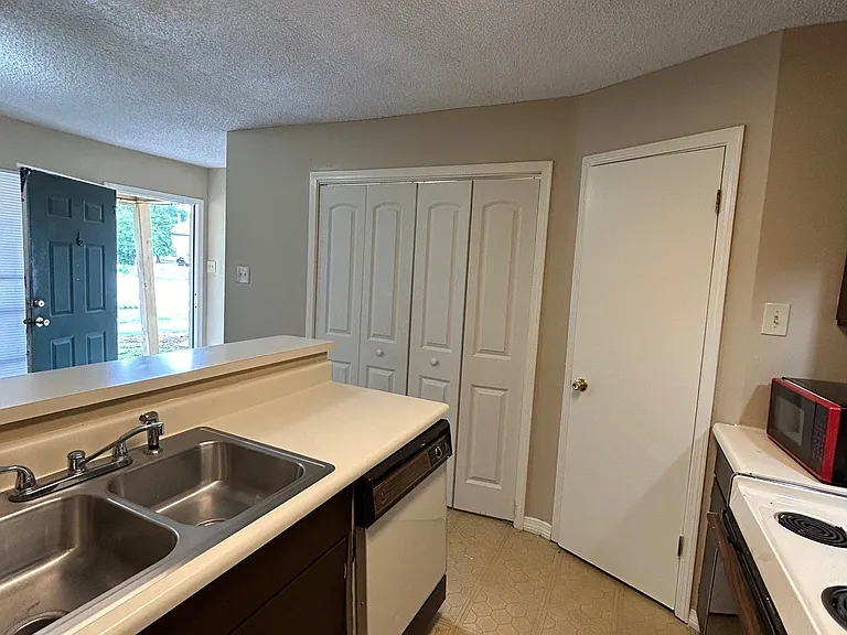 1466 Lake Calais Ct #B — Photo 4