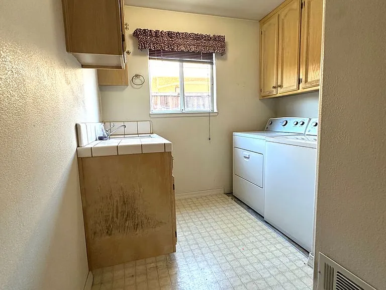 3450 Sarolou Dr — Photo 26