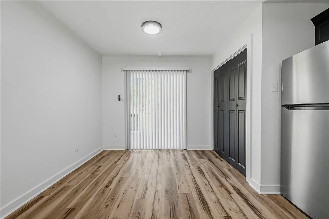 2 bed, 950 sqft, $1,500 — Photo 3