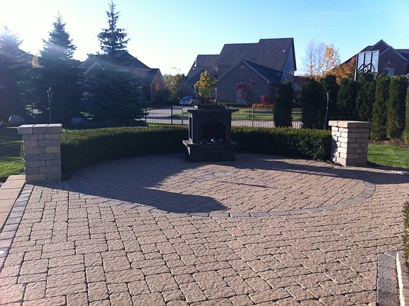 3 tier paver patio w/lights 