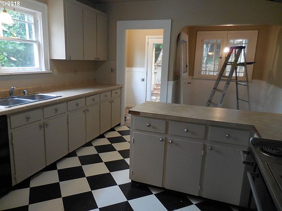 4th image of 2219 NE 54th St