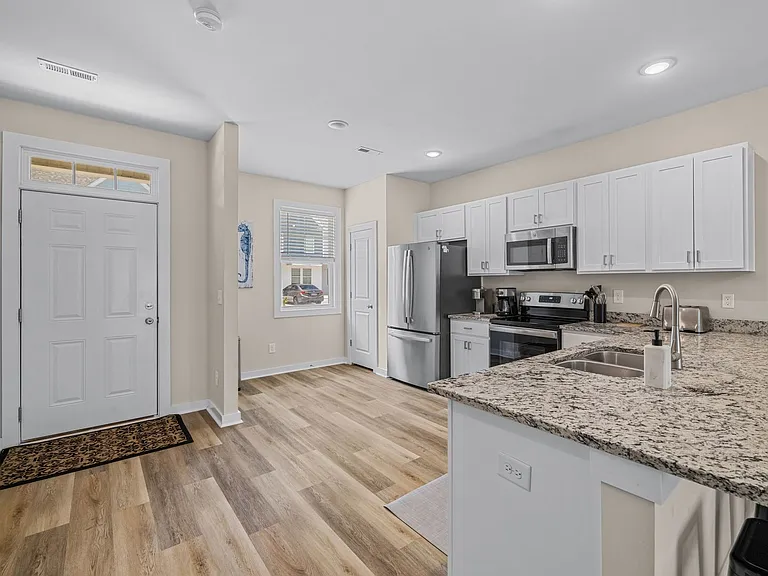 306 Starfish Ln — Photo 9