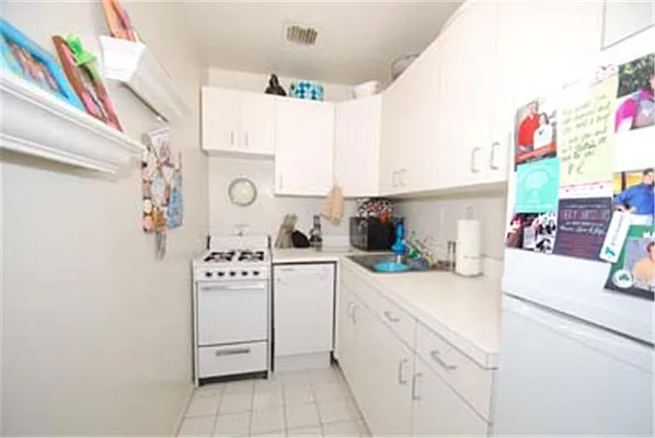 Rented by Buchbinder & Warren | media 31