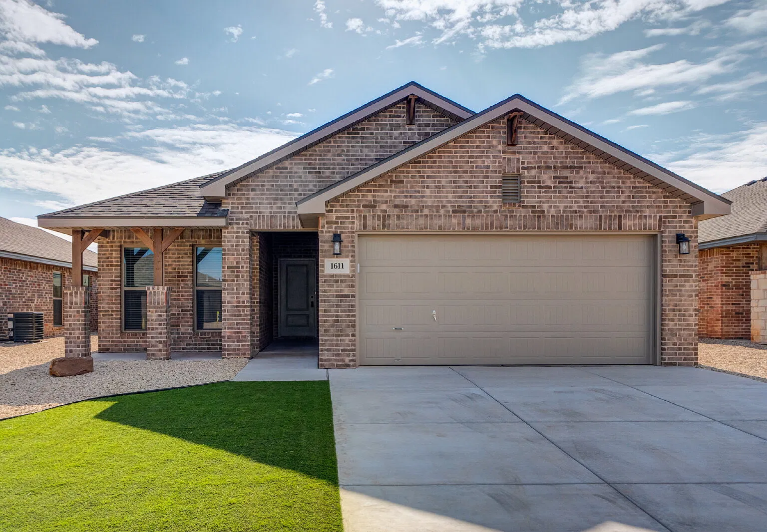 4 bed, 2.0 bath, 1700 sqft, $2,100 — Photo 1