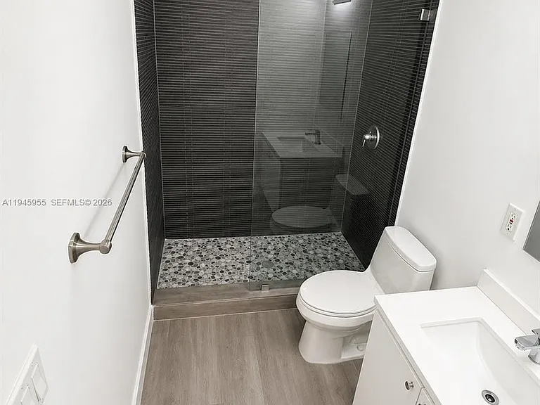 820 15th St #103 — Photo 17