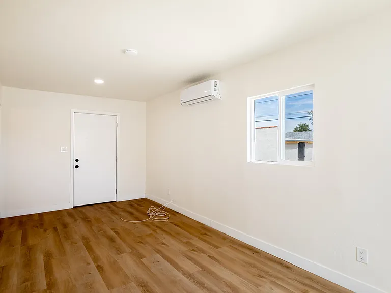 6563 Oasis Ave #4 — Photo 11