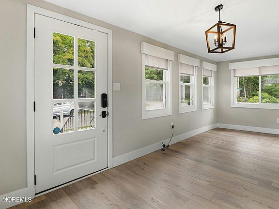 3rd image of 914 Anglesea Avenue