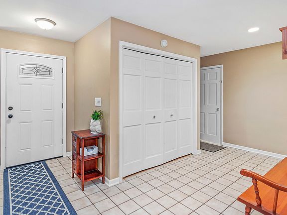2nd image of 907 Linda Ln