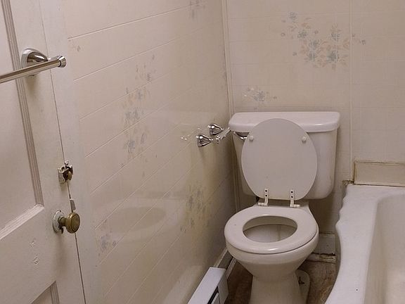 3rd image of 401 Arch St #403-1