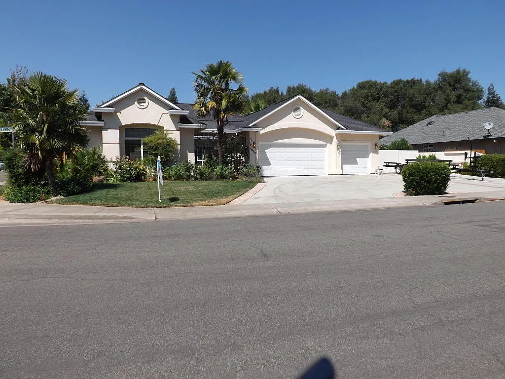 4680 Yellowstone Dr photo 1
