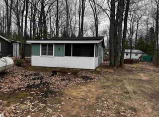 5013 Woodsdale St, Harrison, MI 48625