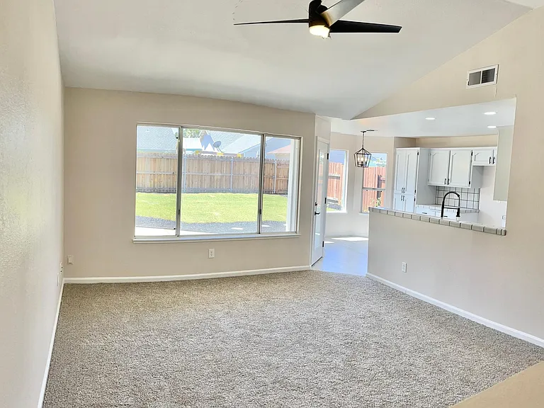 1654 Rebecca Dr — Photo 5
