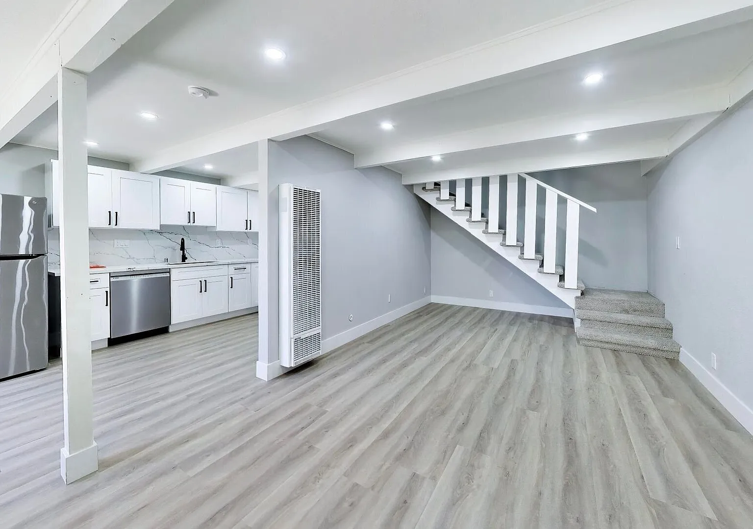 Spacious 2-Bedroom, 1.5-Bath Apartment in Prime Palo Alto Location — Photo 4