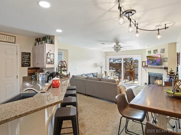 222 Park Place Ln #2-C, Kaiser, MO 65047