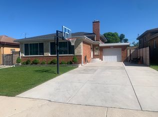 5669 N Kerbs Ave, Chicago, IL 60646