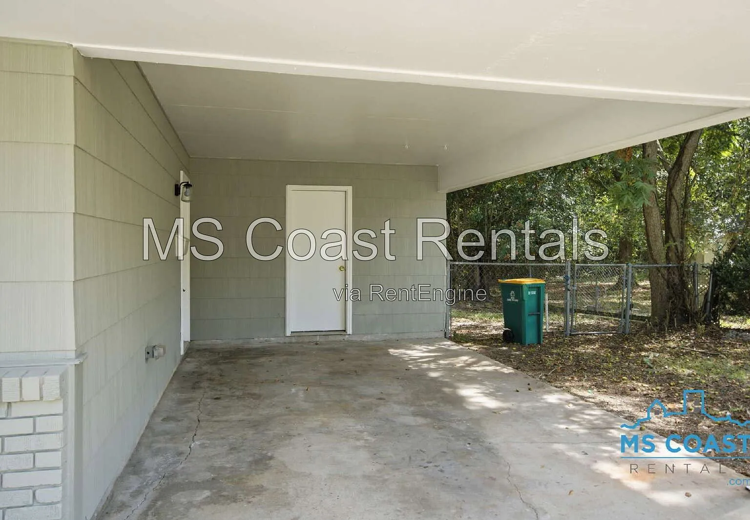 3 bed, 2.0 bath, 1031 sqft, $1,649 — Photo 3
