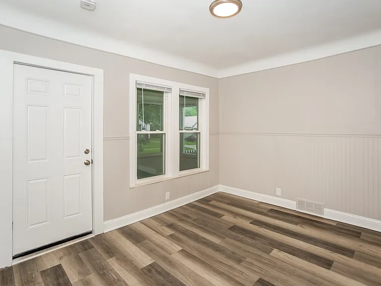 1295579_021_living_room_13116581.jpg