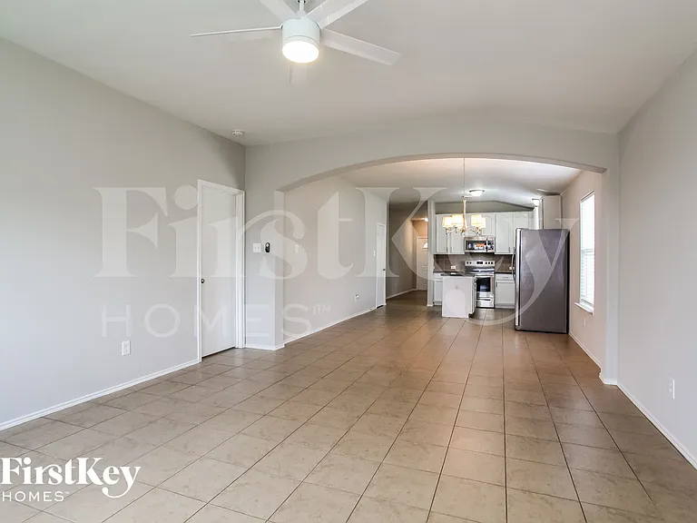 8110 Berkely Ct — Photo 5