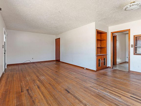 4th image of 2148 Eastside Court