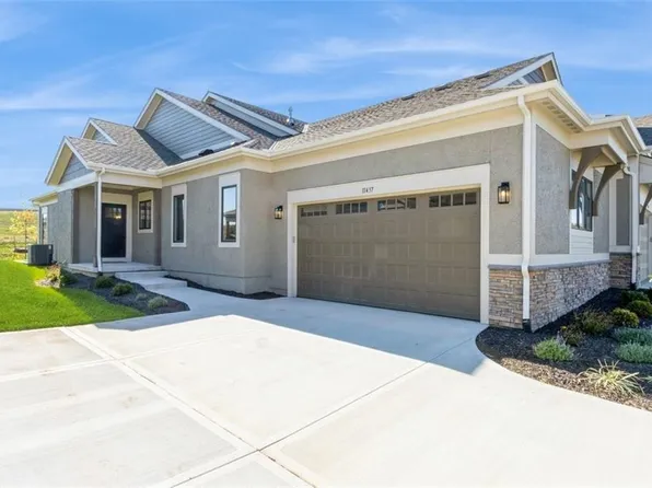 11437 S Waterford Dr, Olathe, KS 66061